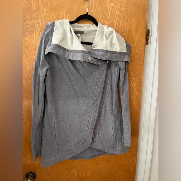LULULEMON yoga wrap asymmetrical zip up jacket 8 - Picture 4 of 15